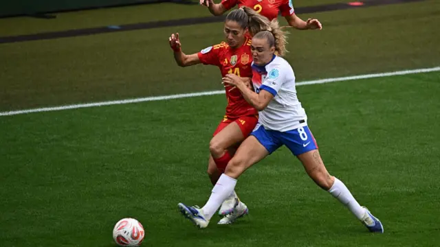 Spain's defender #14 Laia Aleixandri (L) and England's midfielder #08 Georgia Stanway go for the ball