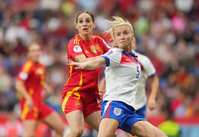 Esther Gonzalez and Leah Williamson