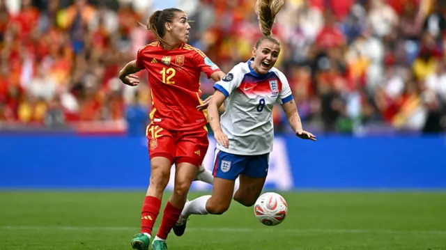 Spain's midfielder #12 Patricia Guijarro and England's midfielder #08 Georgia Stanway fight for the ball