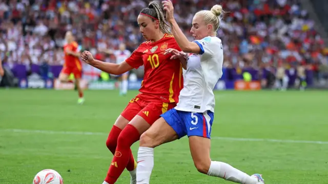 Athenea del Castillo of Spain is challenged by Alex Greenwood of England