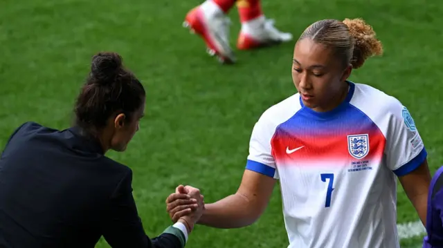 Lauren James of England is embraced by Montse Tome, Head Coach of Spain as she leaves the pitch due to a injury