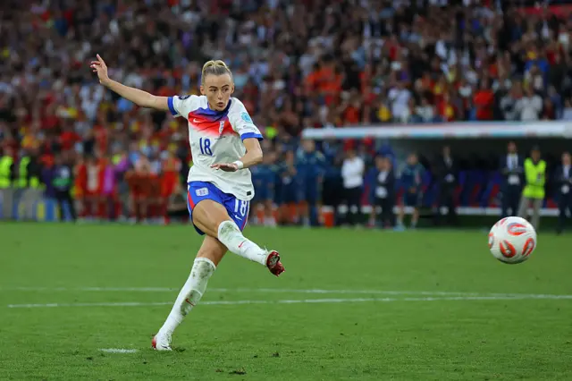 Chloe Kelly takes her penalty