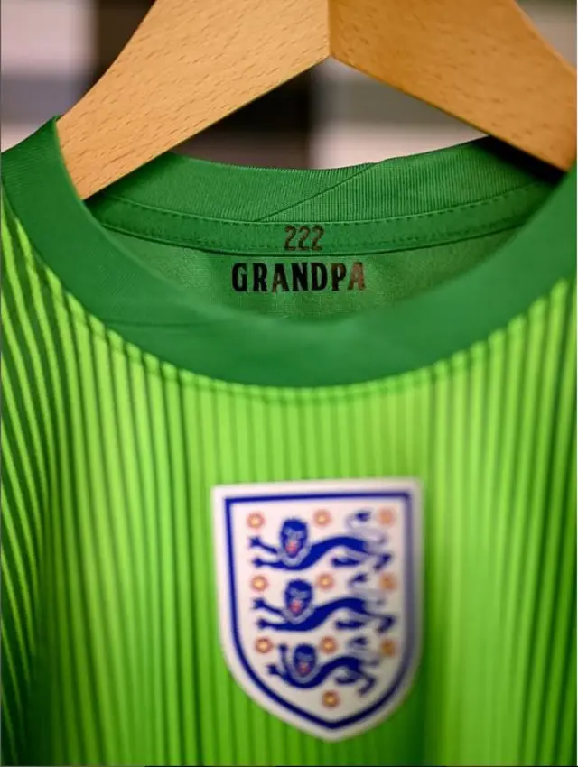 Close-up of Hannah Hampton's Euro 2025 shirt with an enscription reading '222 Grandpa'