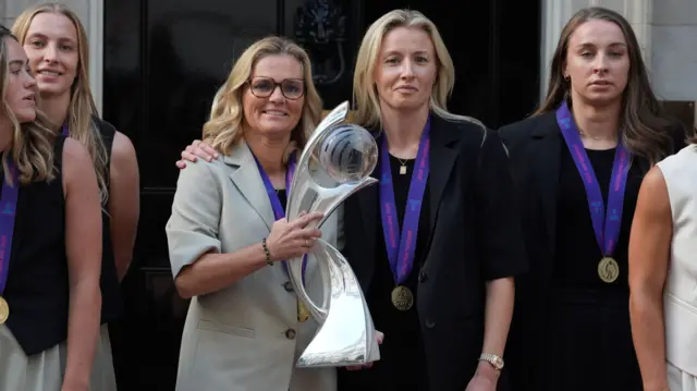England head coach Sarina Wiegman (centre left) and captain Leah Williamson (centre right) with members of the England women's football team