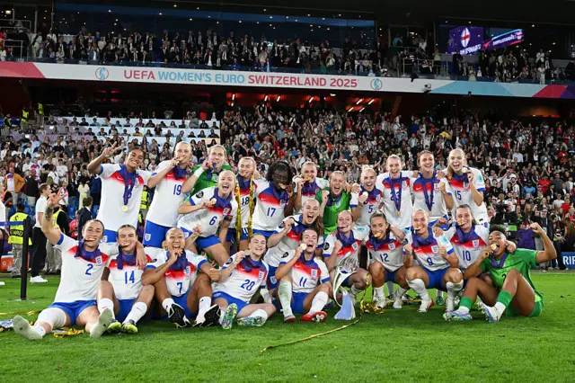 England women celebrate after winning Euro 2025