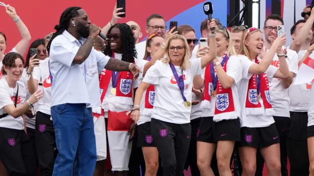 England manager Sarina Wiegman (centre right) and Burna Boy during a Homecoming Victory Parade