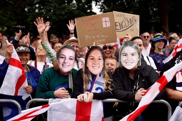 England fans at the Lionesses parade