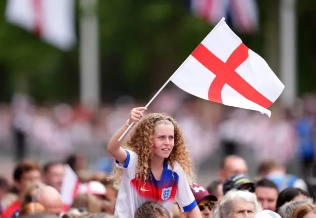 England fans at the Lionesses parade