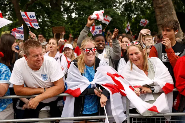 England fans at the Lionesses parade