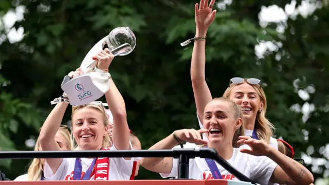 Leah Williamson of England lifts the UEFA Women's EURO trophy