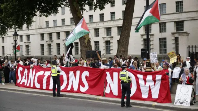 ro-Palestine protesters take part in a demonstration outside Downing Street in London, Britain, 29 July 2025. The British prime minister is holding a cabinet meeting to discuss the situation in Gaza.