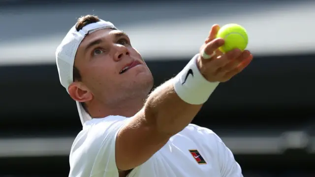Jack Draper serves