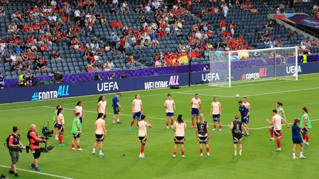 The players of Spain warm up prior to the UEFA Women's EURO 2025 Group B match between Spain and Portugal at Stadion Wankdorf on July 03, 2025 in Bern, Switzerland.