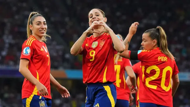 Esther Gonzalez of Spain celebrates scoring her team's first goal during the UEFA Women's EURO 2025 Group B match between Spain and Portugal at Stadion Wankdorf on July 03, 2025 in Bern, Switzerland.