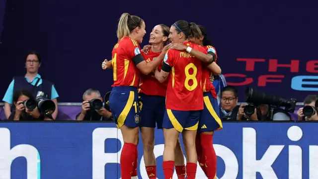Esther Gonzalez of Spain celebrates scoring her team's first goal with her teammates during the UEFA Women's EURO 2025 Group B match between Spain and Portugal at Stadion Wankdorf on July 03, 2025 in Bern, Switzerland.