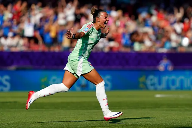 Arianna Caruso of Italy celebrates