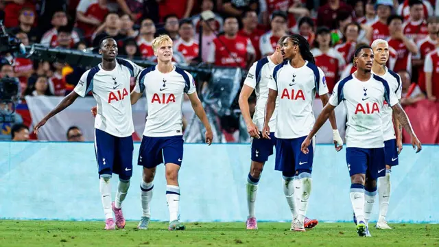 Spurs celebrate opener