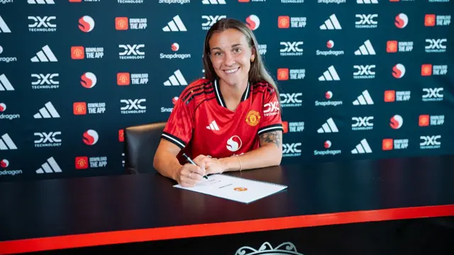 Julia Zigiotti Olme signs contract