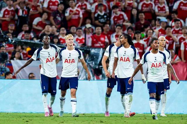 Tottenham players celebrate