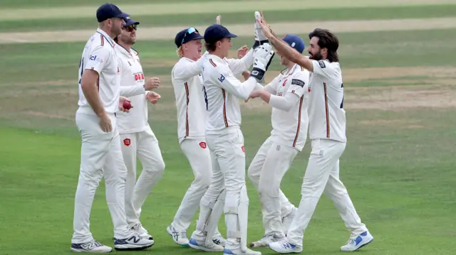 Shane Snater celebrates wicket
