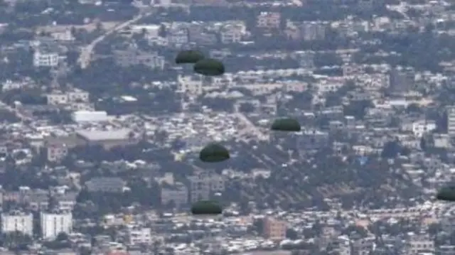 Humanitarian aid packages from Egypt are airdropped over Gaza on 30 July