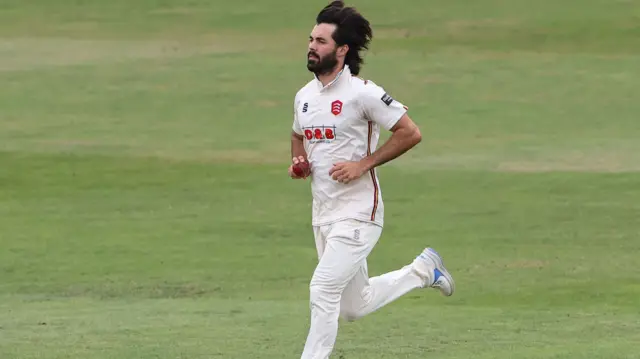Shane Snater bowling