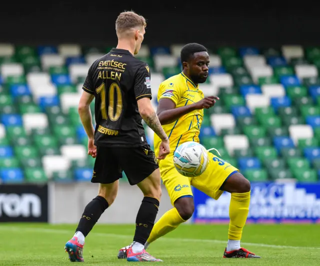 Gael Bigirimana in action for Dungannon Swifts