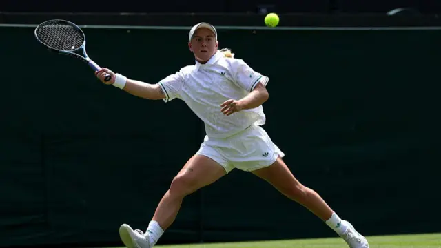Sonay Kartal plays a forehand