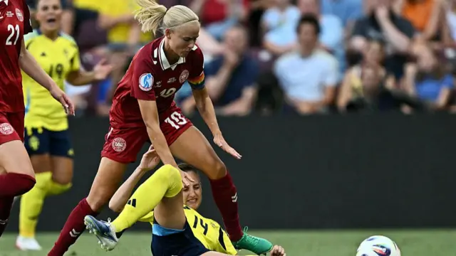 Denmark's forward #10 Pernille Harder (C) fights for the ball with Sweden's defender #14 Nathalie Bjorn during the UEFA Women's Euro 2025 Group C football match between Denmark and Sweden