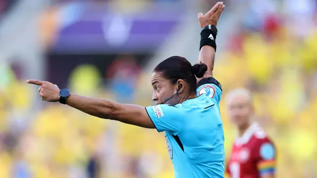 Referee Edina Alves gestures during the UEFA Women's EURO 2025 Group C match between Denmark and Sweden at Stade de Geneve