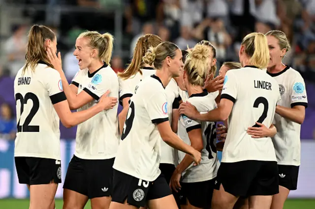 Lea Schueller (2nd L) celebrate with teammates