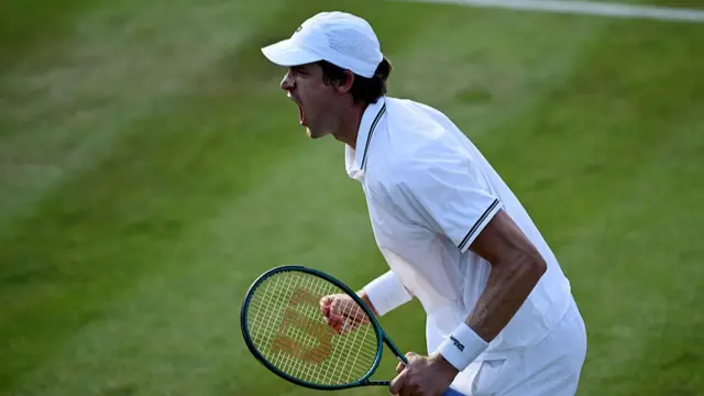 Nicolas Jarry celebrates a point