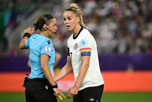 French referee Stephanie Frappart (L) arguees with Germany's defender #07 Giulia Gwinn