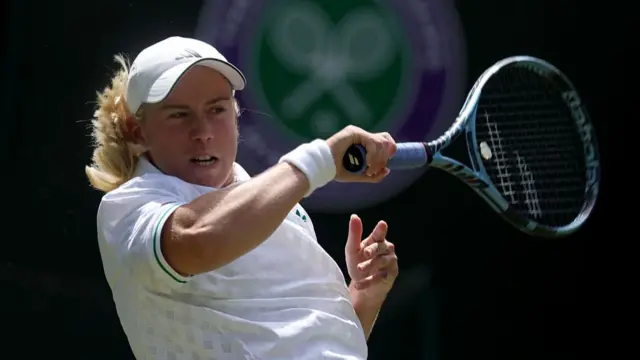 Sonay Kartal plays a forehand
