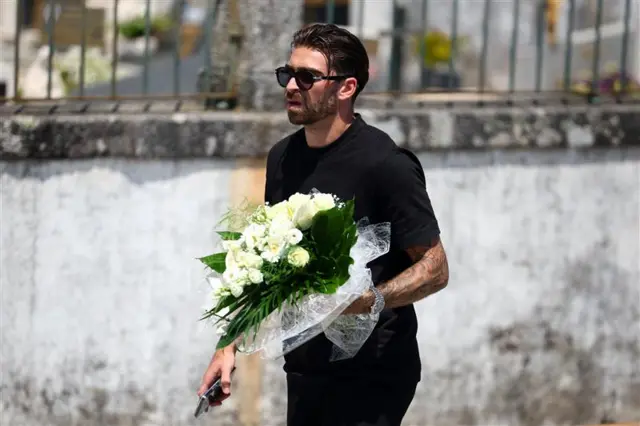 Nottingham Forest's Portuguese winger Jota Silva, who was born in Gondomar, carried flowers to the Chapel of the Resurrection, where a wake was held