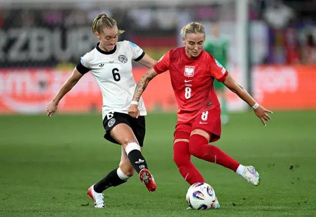 Ewelina Kamczyk of Poland is challenged by Janina Minge