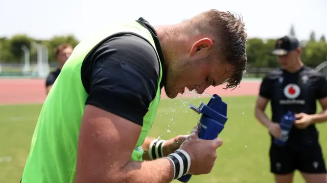 Taine Plumtree cools himself down with water