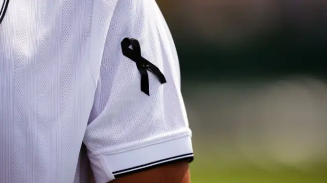 Close up of Cabral's left short sleeve with details of black ribbon