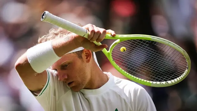 Alejandro Davidovich Fokina reacts