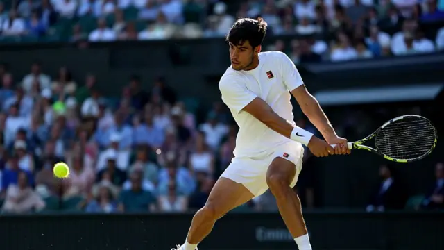 Carlos Alcaraz plays a backhand