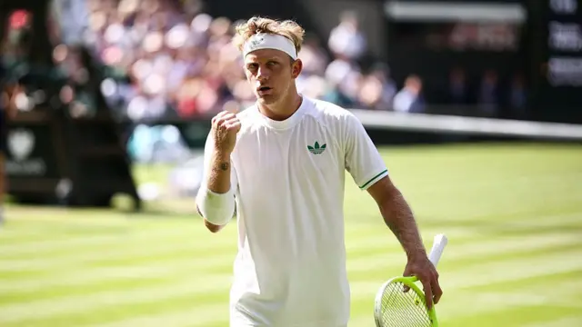 Alejandro Davidovich Fokina celebrates