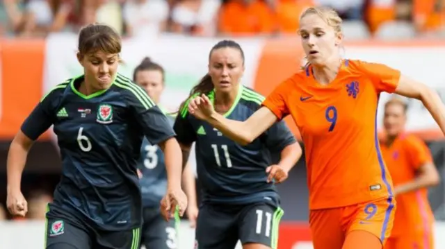 Vivianne Miedema (right) of the Netherlands take on Gemma Evans (left) of Wales in 2017