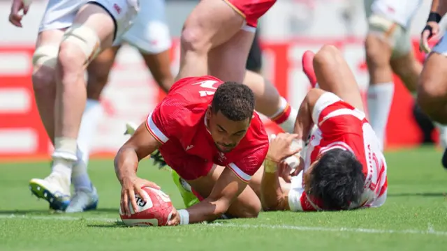 Ben Thomas scores a try for Wales