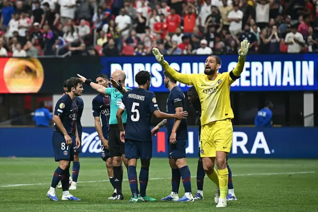 PSG players award Anthony Taylor's awarding of a penalty