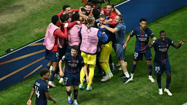 Paris Saint-Germain's players celebrate
