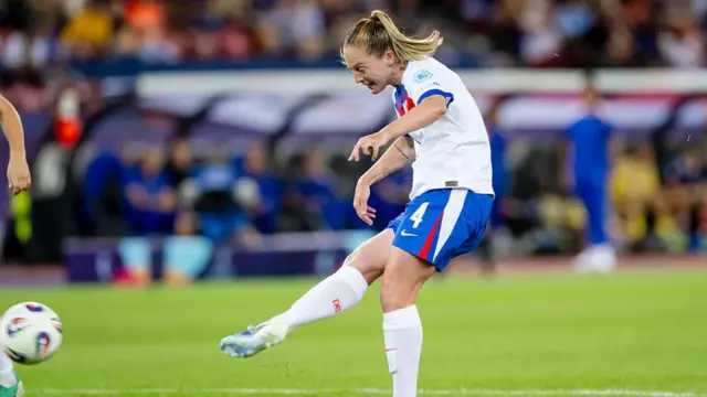 Keira Walsh of England Women scores the third goal to make it 2-1 during the EURO Women match between France Women v England Women at the Stadium Letzigrund