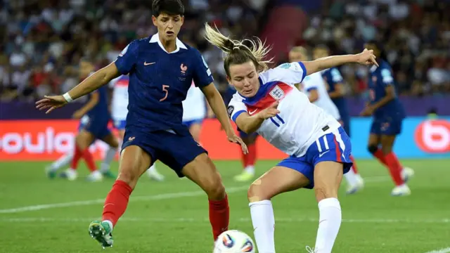 Lauren Hemp of England is put under pressure by Elisa De Almeida of France during the UEFA Women's EURO 2025 Group D match between France and England