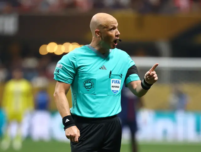 Anthony Taylor during the game between Bayern Munich and PSG