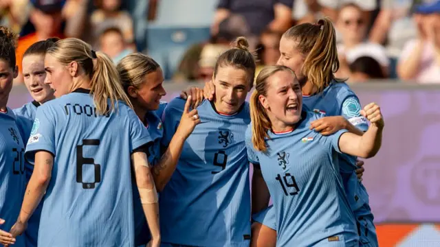 Vivianne Miedema of Holland Women celebrates 1-0