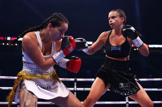 Skye Nicolson punches her opponent Carla Camila Campos Gonzales